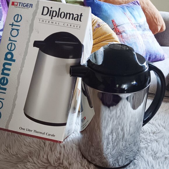 Keep It Hot! & Fresh! 1 Liter Pump-Top Thermal Carafe - Picture 2 of 4